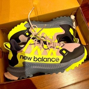 NEW BALANCE WOMENS SNEAKERS